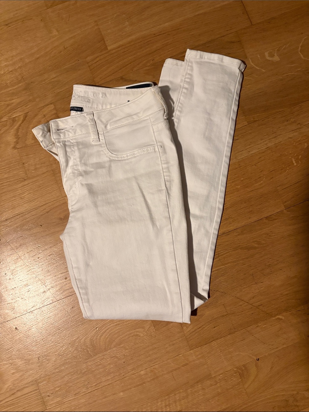 American Eagle Super Super Stretch White Skinny Jeans size 8 regular